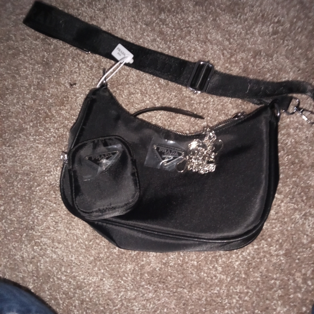 Prada Re-Edition 2005 handbagVery good conditionBlack, Polyester